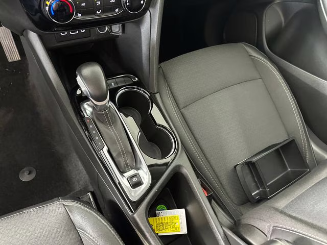 2021 Summit White Buick Encore GX Preferred FWD SUV