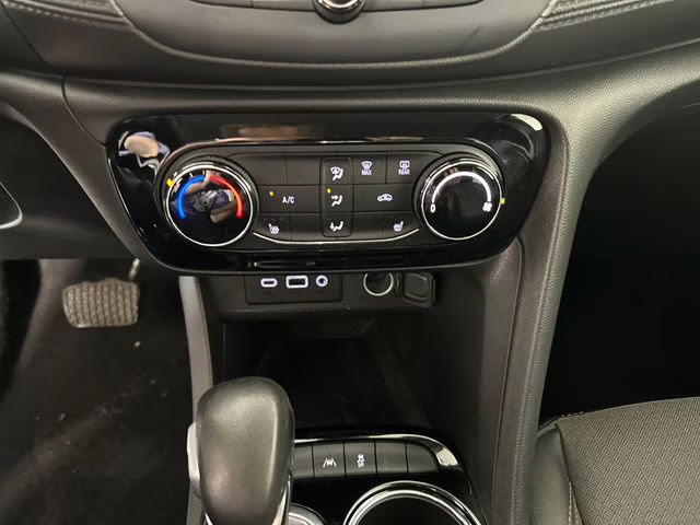 2021 Summit White Buick Encore GX Preferred FWD SUV