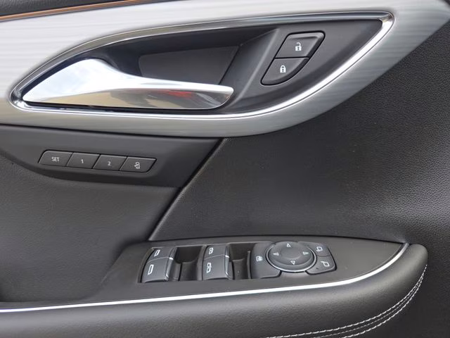 2026 Iridescent White Tricoat Buick Envision Avenir AWD SUV