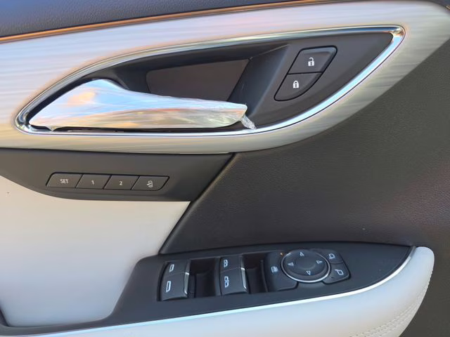 2026 Iridescent White Tricoat Buick Envision Avenir AWD SUV