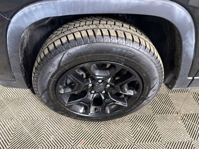 2020 Diamond Black Crystal Pearlcoat Jeep Cherokee Sport SUV