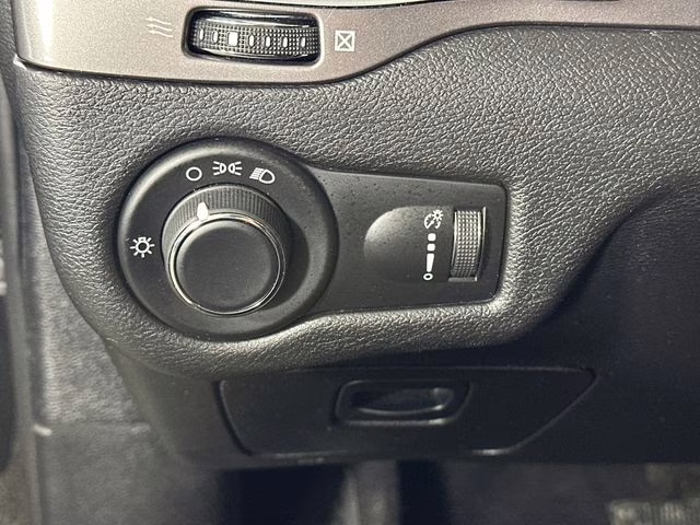 2020 Diamond Black Crystal Pearlcoat Jeep Cherokee Sport SUV