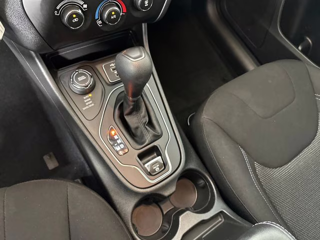 2020 Diamond Black Crystal Pearlcoat Jeep Cherokee Sport SUV