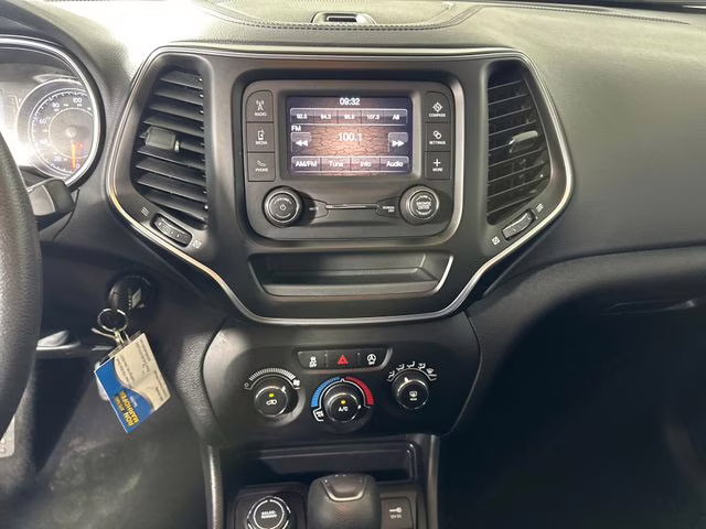 2020 Diamond Black Crystal Pearlcoat Jeep Cherokee Sport SUV