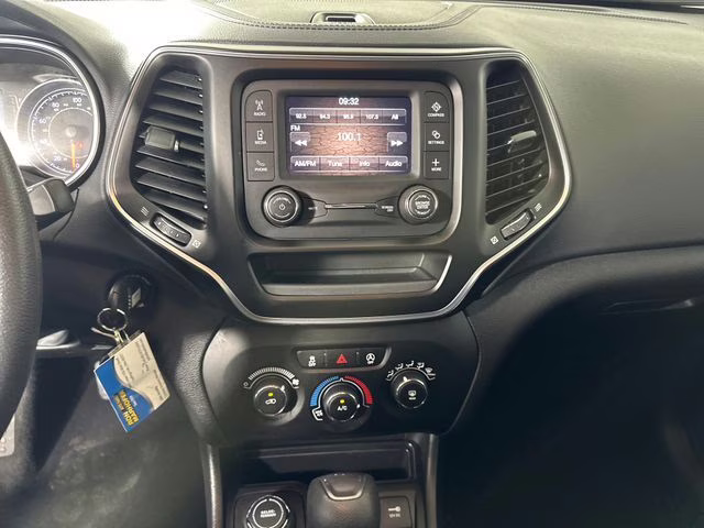 2020 Diamond Black Crystal Pearlcoat Jeep Cherokee Sport 4X4 SUV