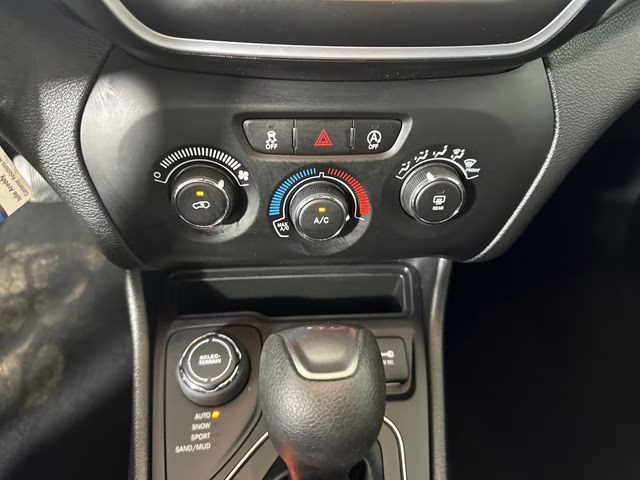2020 Diamond Black Crystal Pearlcoat Jeep Cherokee Sport 4X4 SUV