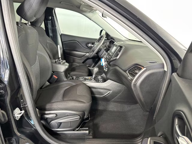 2020 Diamond Black Crystal Pearlcoat Jeep Cherokee Sport SUV
