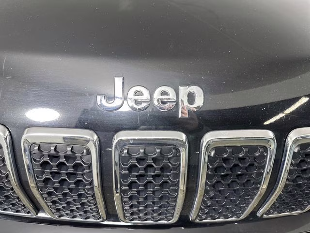 2020 Diamond Black Crystal Pearlcoat Jeep Cherokee Sport 4X4 SUV