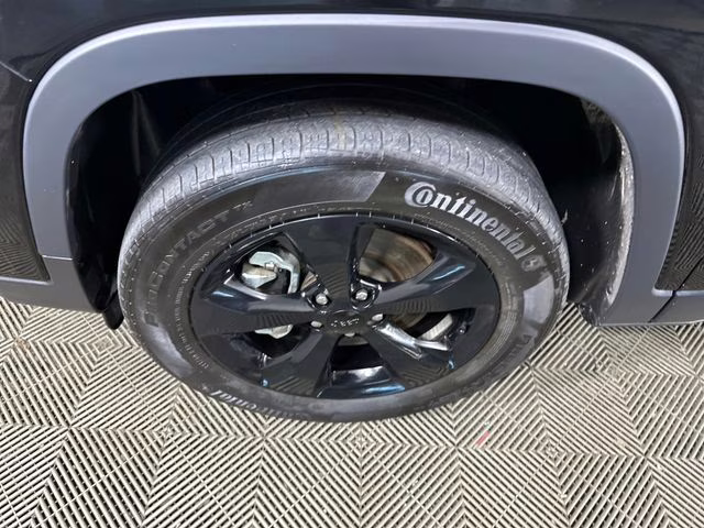 2023 Diamond Black Crystal Pearlcoat Jeep Cherokee Altitude 4X4 SUV