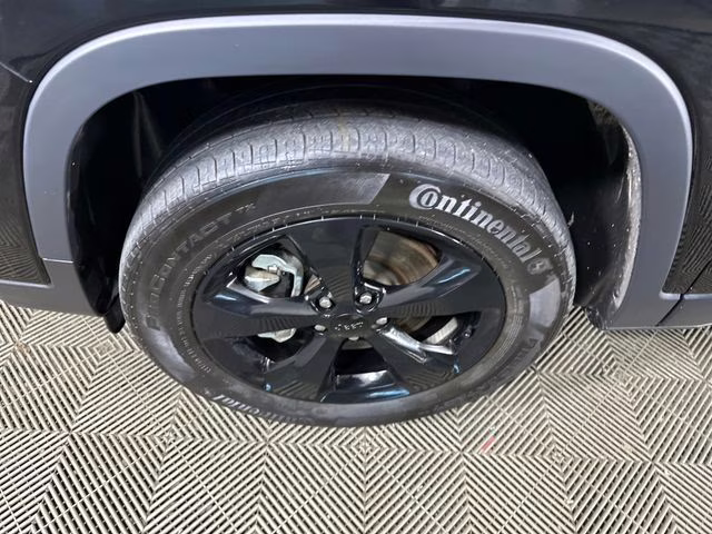 2023 Diamond Black Crystal Pearlcoat Jeep Cherokee Altitude 4X4 SUV
