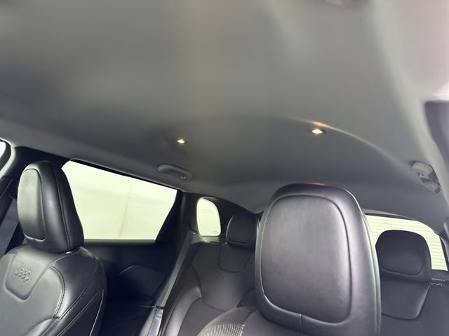 2023 Diamond Black Crystal Pearlcoat Jeep Cherokee Altitude 4X4 SUV