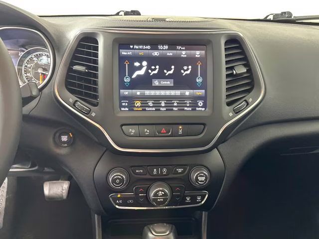 2023 Diamond Black Crystal Pearlcoat Jeep Cherokee Altitude 4X4 SUV