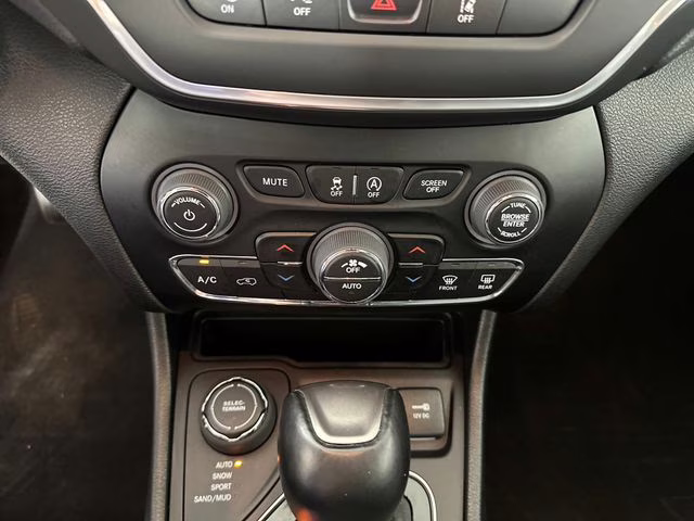 2023 Diamond Black Crystal Pearlcoat Jeep Cherokee Altitude 4X4 SUV