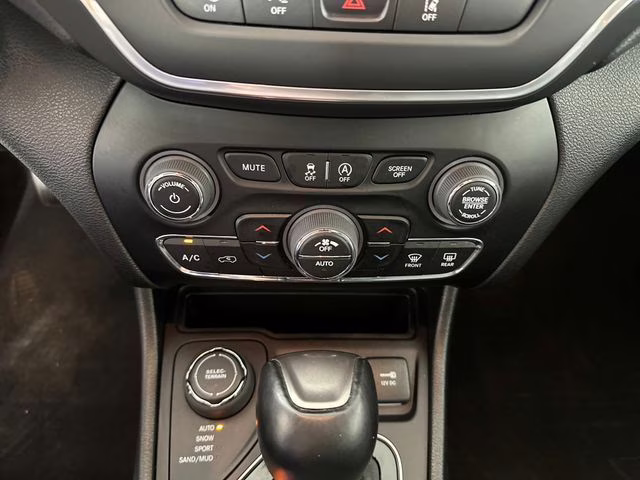 2023 Diamond Black Crystal Pearlcoat Jeep Cherokee Altitude 4X4 SUV