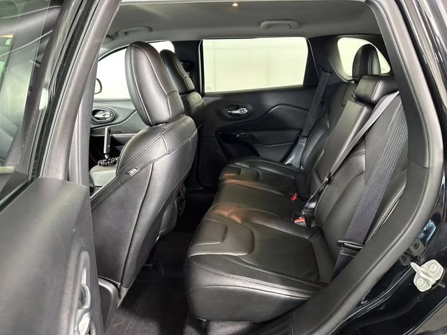 2023 Diamond Black Crystal Pearlcoat Jeep Cherokee Altitude 4X4 SUV