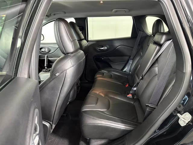 2023 Diamond Black Crystal Pearlcoat Jeep Cherokee Altitude 4X4 SUV