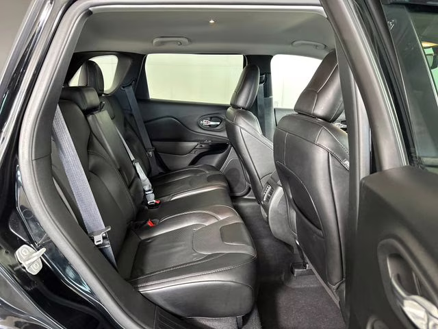 2023 Diamond Black Crystal Pearlcoat Jeep Cherokee Altitude 4X4 SUV