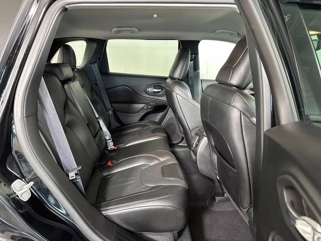 2023 Diamond Black Crystal Pearlcoat Jeep Cherokee Altitude 4X4 SUV