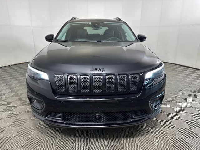 2023 Diamond Black Crystal Pearlcoat Jeep Cherokee Altitude 4X4 SUV
