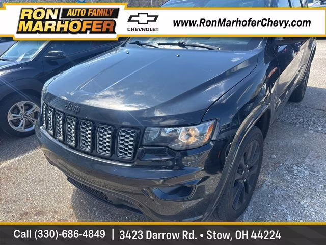 2018 Diamond Black Crystal Pearlcoat Jeep Grand Cherokee Altitude 4X4 SUV