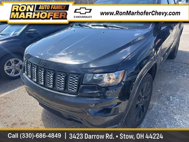 2018 Diamond Black Crystal Pearlcoat Jeep Grand Cherokee Altitude 4X4 SUV