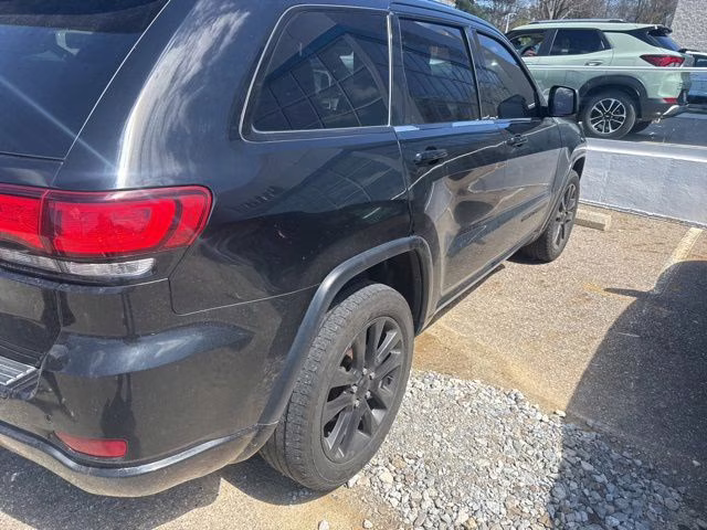 2018 Diamond Black Crystal Pearlcoat Jeep Grand Cherokee Altitude 4X4 SUV