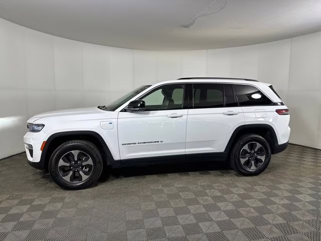 2023 Bright White Clearcoat Jeep Grand Cherokee 4xe 4X4 SUV