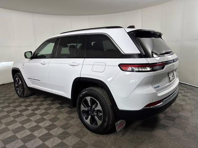 2022 Bright White Clearcoat Jeep Grand Cherokee 4xe 4X4 SUV