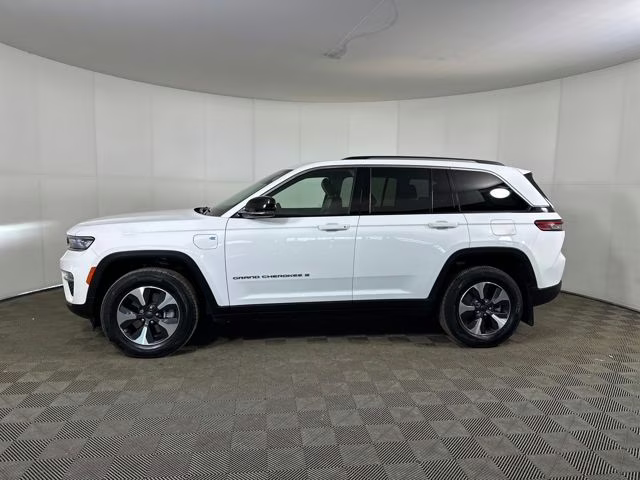 2022 Bright White Clearcoat Jeep Grand Cherokee 4xe 4X4 SUV