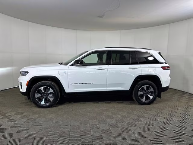 2022 Bright White Clearcoat Jeep Grand Cherokee 4xe 4X4 SUV