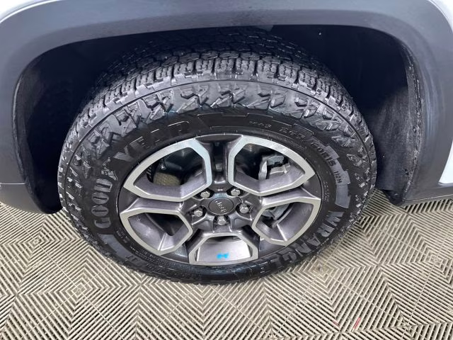 2022 Bright White Clearcoat Jeep Grand Cherokee Trailhawk 4xe 4X4 SUV