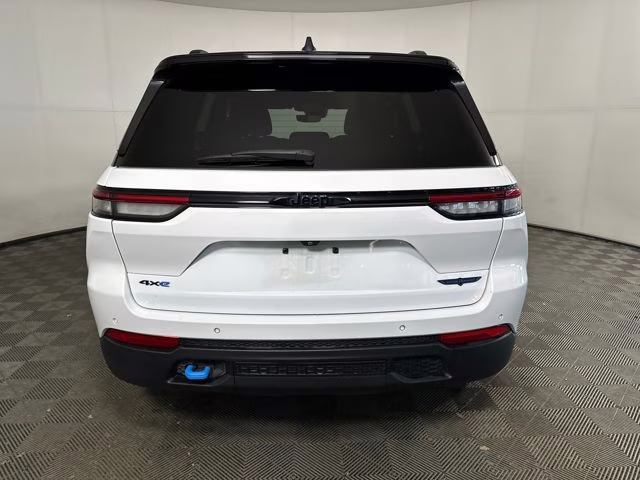 2022 Bright White Clearcoat Jeep Grand Cherokee Trailhawk 4xe 4X4 SUV
