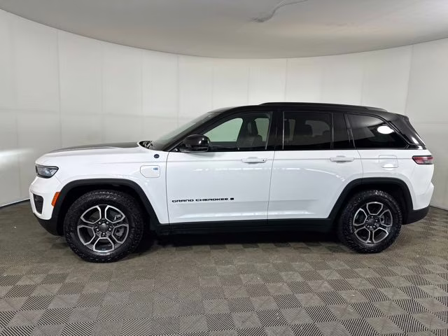 2022 Bright White Clearcoat Jeep Grand Cherokee Trailhawk 4xe 4X4 SUV