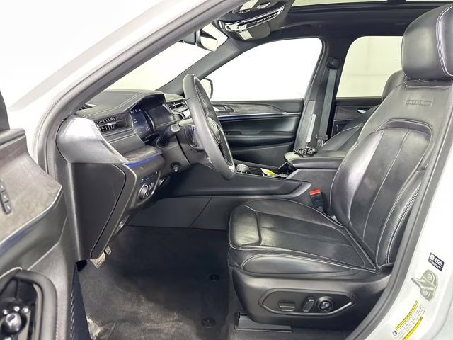 2023 Bright White Clearcoat Jeep Grand Cherokee Overland 4xe 4X4 SUV
