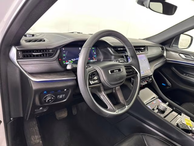 2023 Bright White Clearcoat Jeep Grand Cherokee Overland 4xe 4X4 SUV