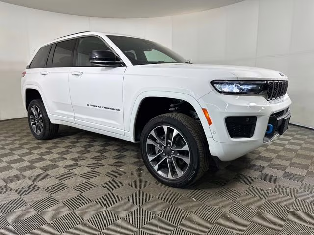2023 Bright White Clearcoat Jeep Grand Cherokee Overland 4xe 4X4 SUV