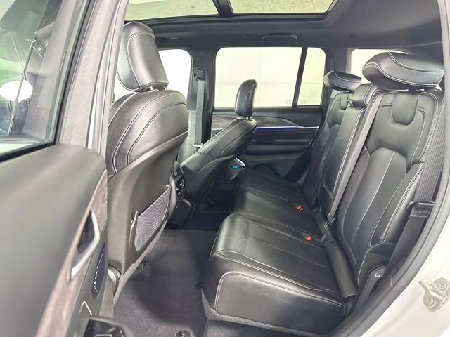 2023 Bright White Clearcoat Jeep Grand Cherokee Overland 4xe 4X4 SUV