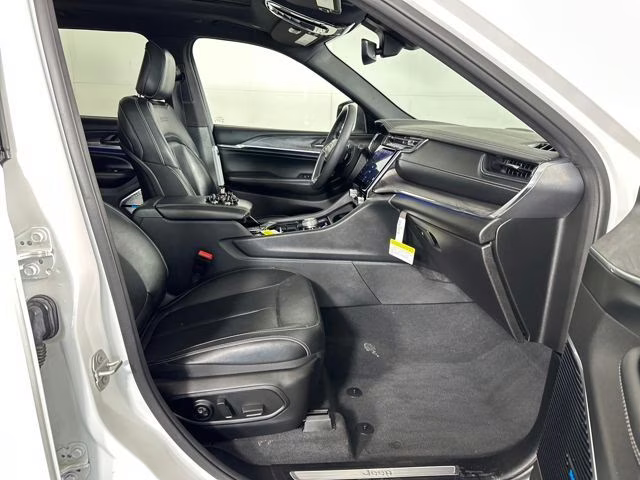 2023 Bright White Clearcoat Jeep Grand Cherokee Overland 4xe 4X4 SUV