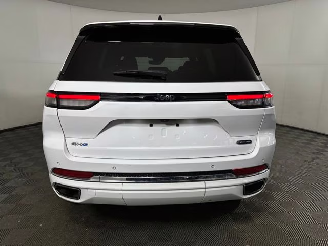 2023 Bright White Clearcoat Jeep Grand Cherokee Overland 4xe 4X4 SUV