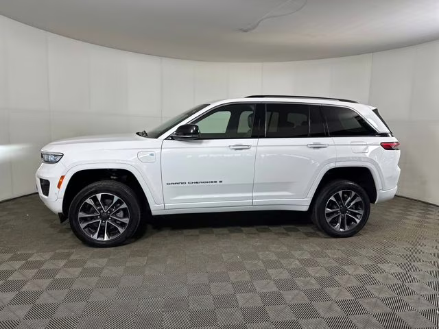 2023 Bright White Clearcoat Jeep Grand Cherokee Overland 4xe 4X4 SUV