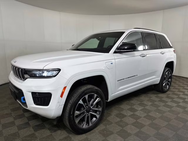 2023 Bright White Clearcoat Jeep Grand Cherokee Overland 4xe 4X4 SUV