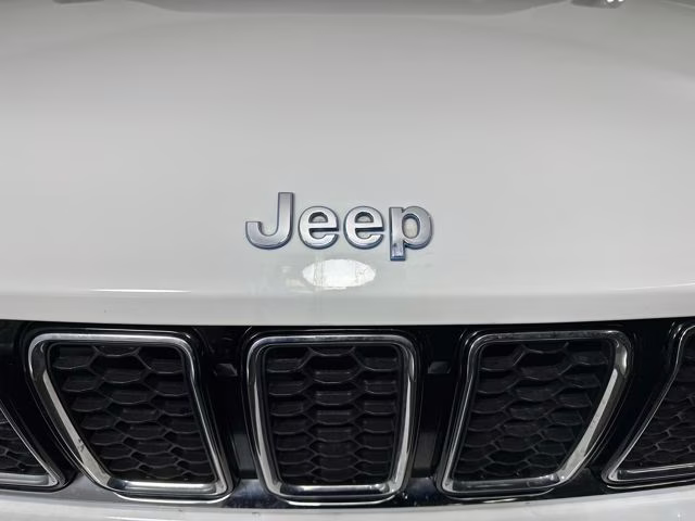 2023 Bright White Clearcoat Jeep Grand Cherokee Overland 4xe 4X4 SUV