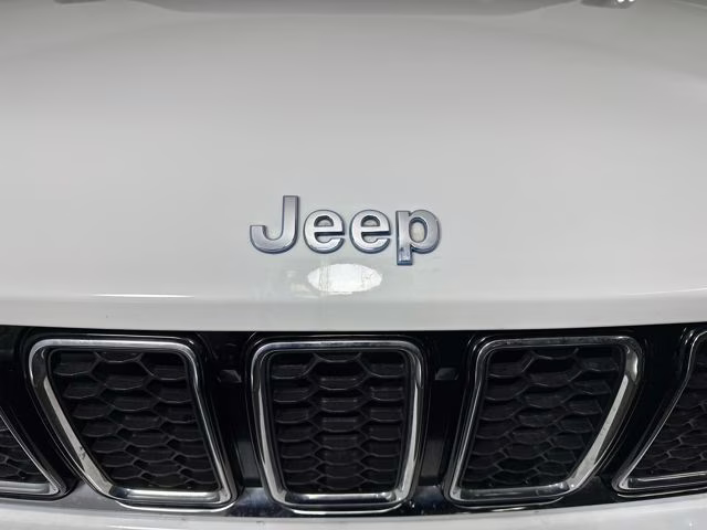 2023 Bright White Clearcoat Jeep Grand Cherokee Overland 4xe 4X4 SUV