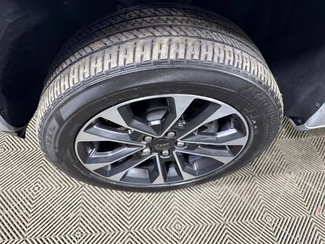 2023 Silver Zynith Jeep Grand Cherokee Overland 4xe 4X4 SUV