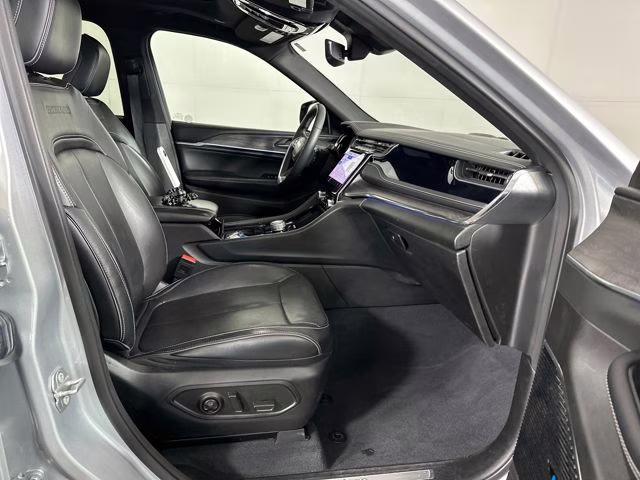 2023 Silver Zynith Jeep Grand Cherokee Overland 4xe 4X4 SUV