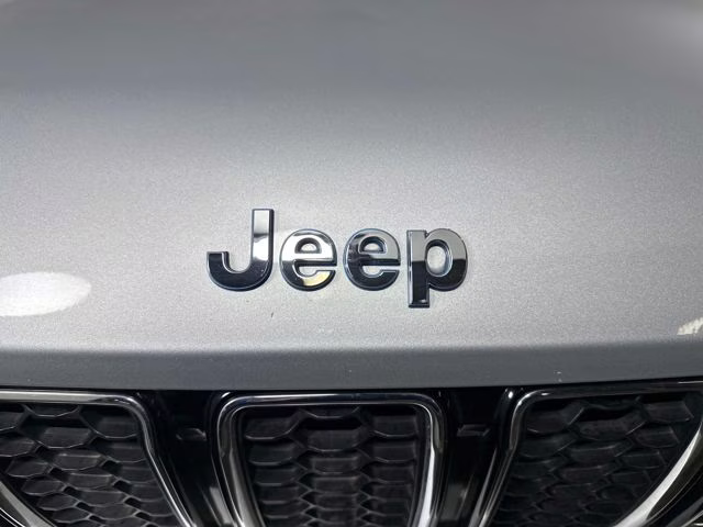 2023 Silver Zynith Jeep Grand Cherokee Overland 4xe 4X4 SUV