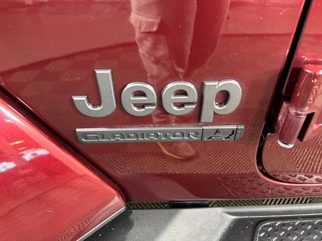 2021 Snazzberry Pearlcoat Jeep Gladiator Sport 4X4 Truck