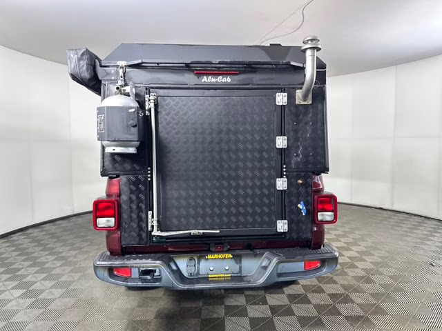 2021 Snazzberry Pearlcoat Jeep Gladiator Sport 4X4 Truck