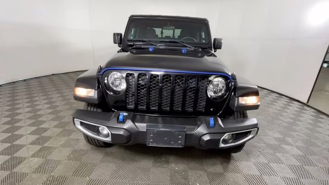 2023 Black Clearcoat Jeep Gladiator Sport S 4X4 Truck