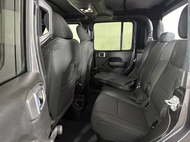 2022 Granite Crystal Metallic Clearcoat Jeep Gladiator Sport 4X4 Truck